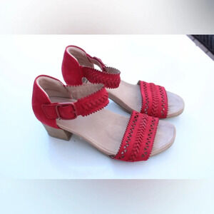 Earth Ivy sandals